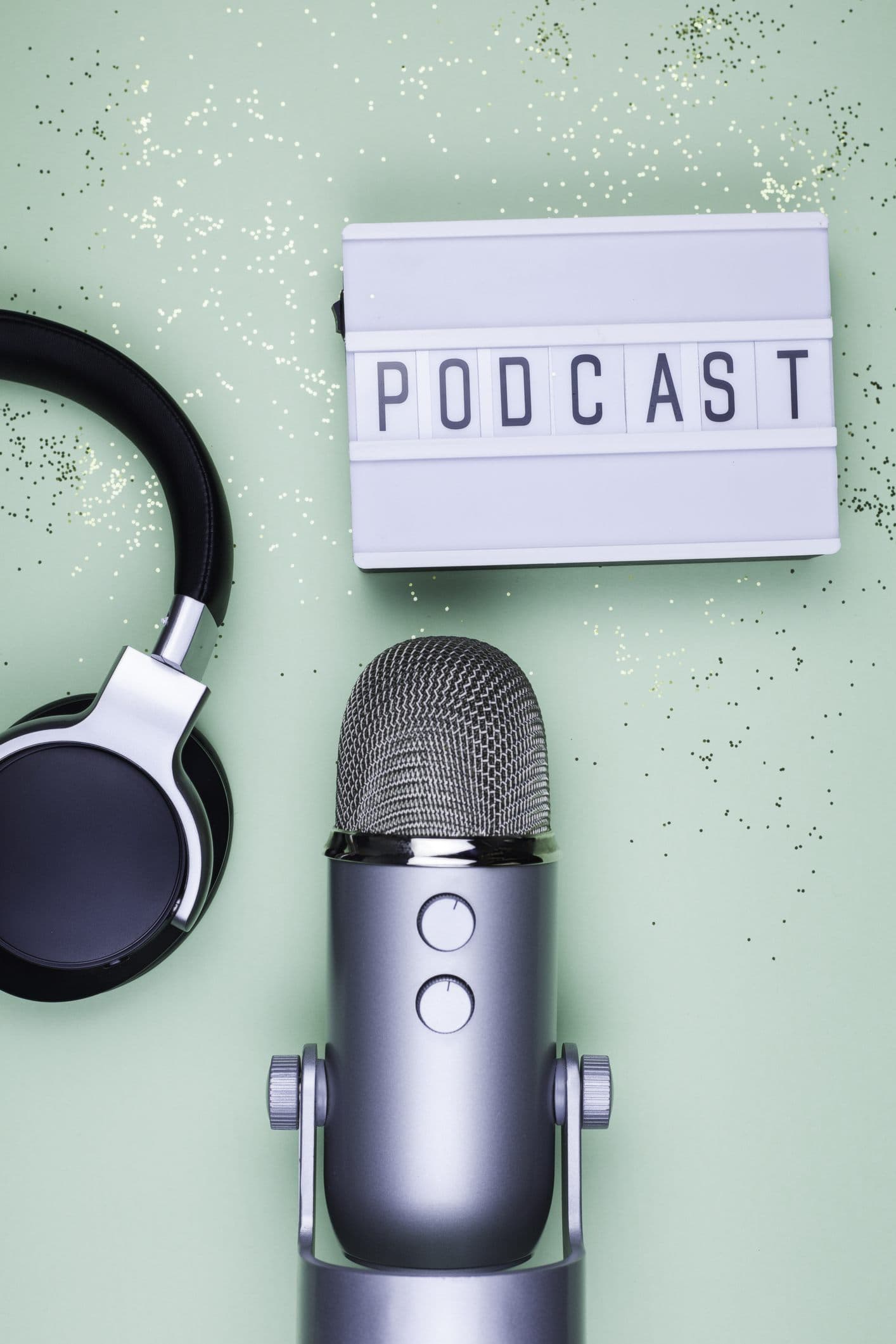 Micro de studio et casque, plateau du podcast SymbiOsteO